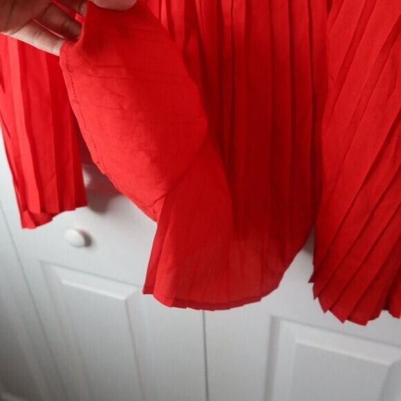 PrettyLittleThing Red Plunge Tie Back Pleated Long Sleeve Romper Women's Size 4 - Picture 4 of 12